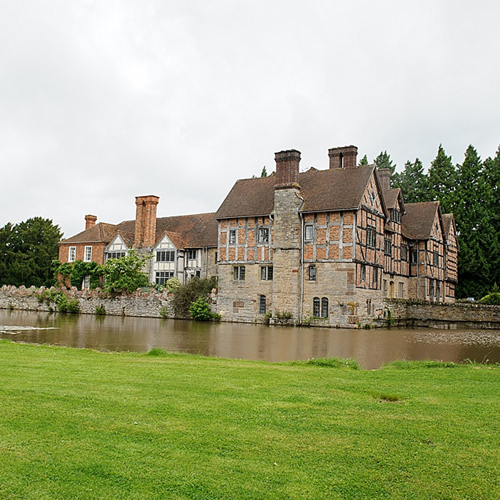 Birtsmorton Court: The Perfect Wedding Venue with Stunning Grounds and Gardens